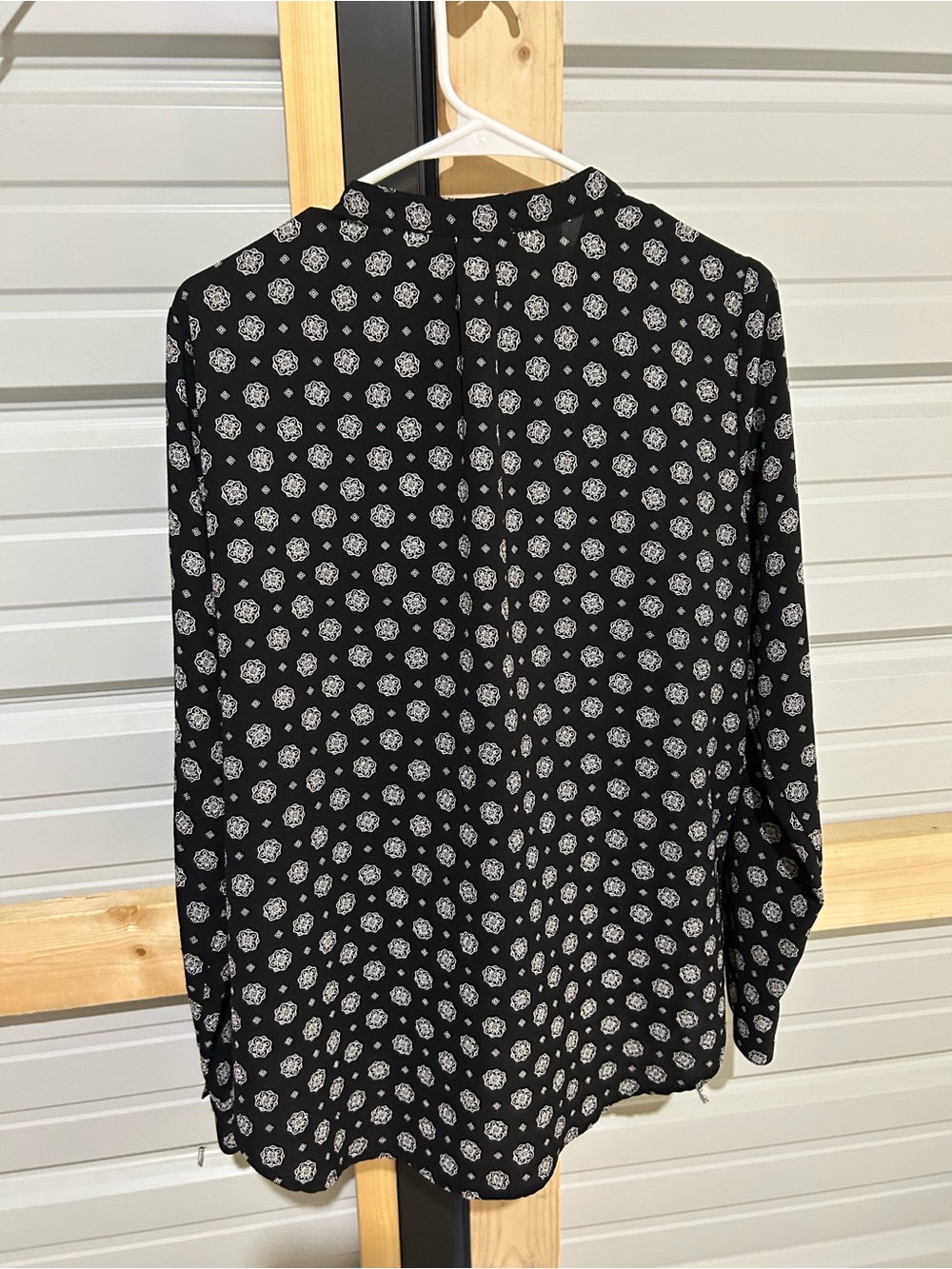 Michael Michael Kors Black Medallion Print Zip Front Blouse Size M Quiet Luxury - Picture 6 of 7